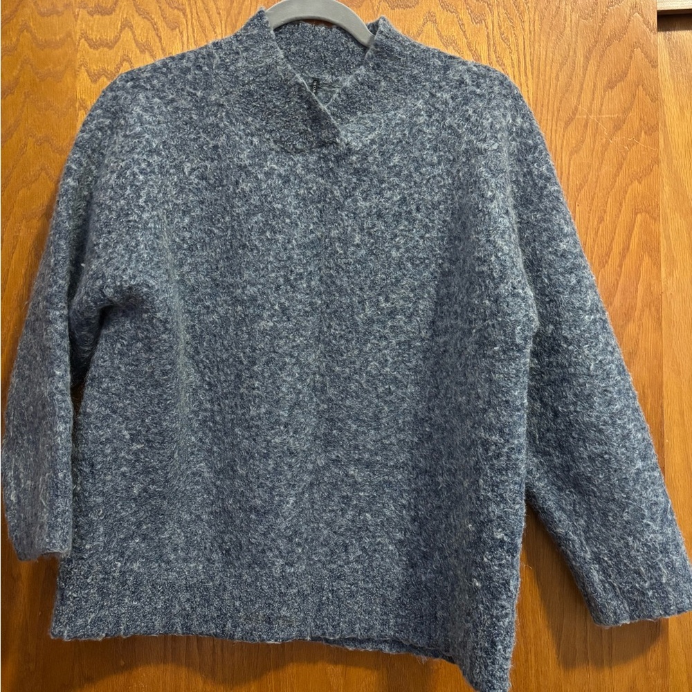 Isda & Co Gray Sweater with Chunky Knit and Relaxed Fit Mohair/Wool Sweater.